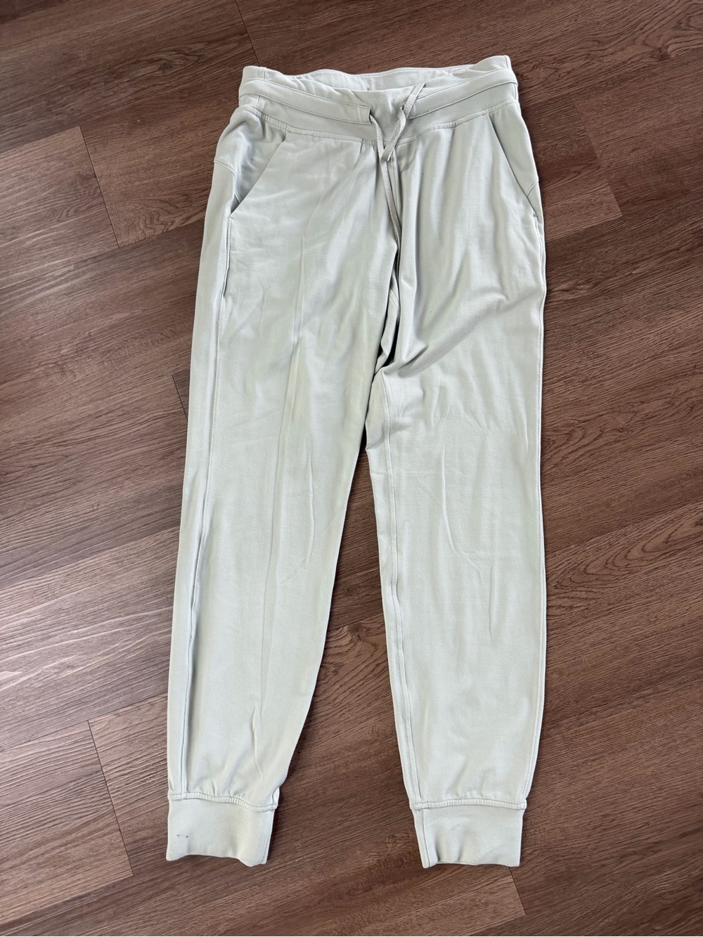 lululemon athleticaSage Green Jogger Lightweight Pants Sz 4